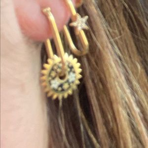 Foundrae earring and disc new with box gold